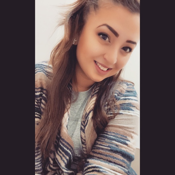 Meet your Posher, Abigail - Picture 1 of 1